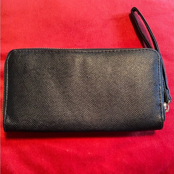 Tahari Black Wristlet Wallet NWOT - Picture 2 of 5